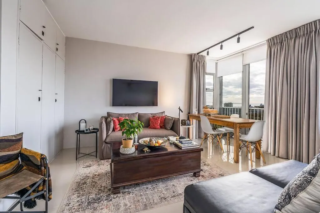 Modern Cozy Apartment In The Heart Of Green Point Cape Town