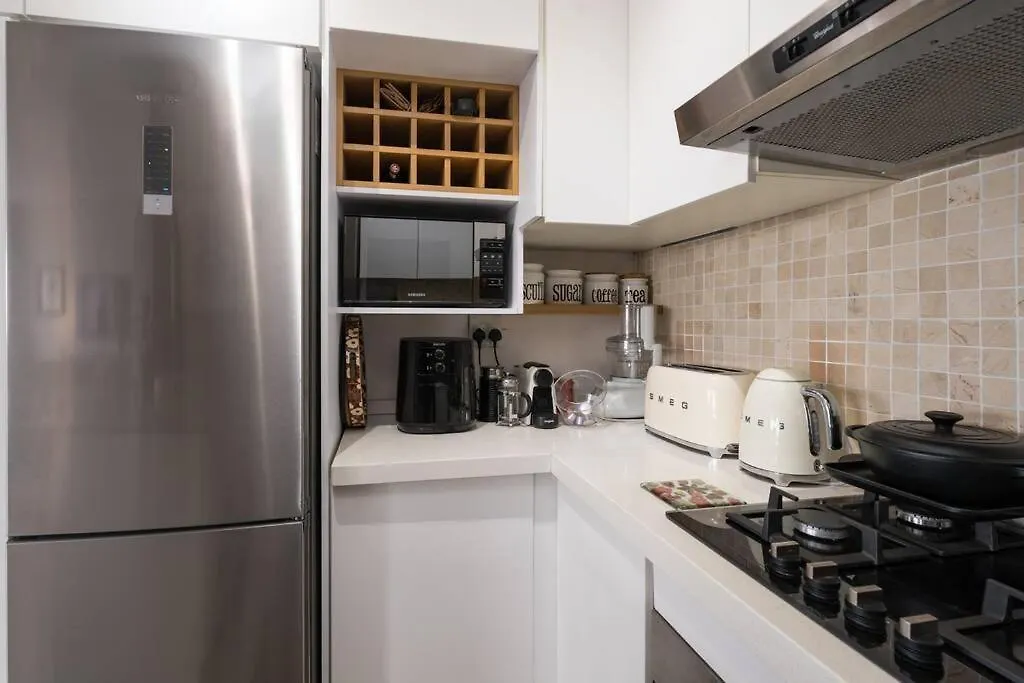 Modern Cozy Apartment In The Heart Of Green Point Cape Town 0*,  Güney Afrika